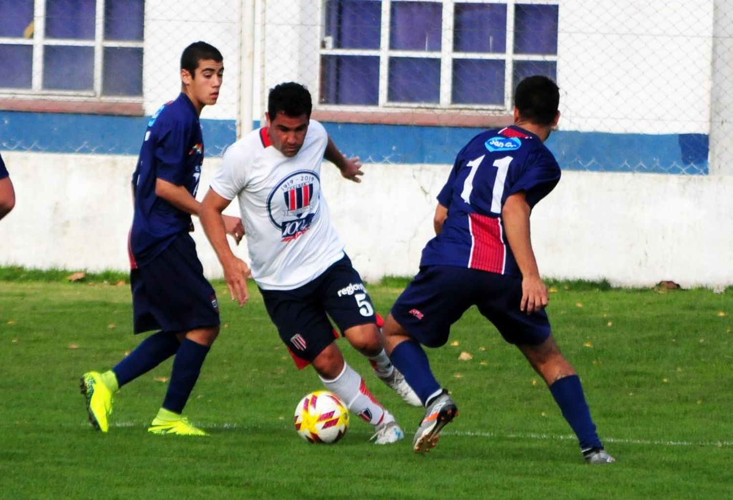 Agustín Harguindeguy, la pelota siempre al compañero