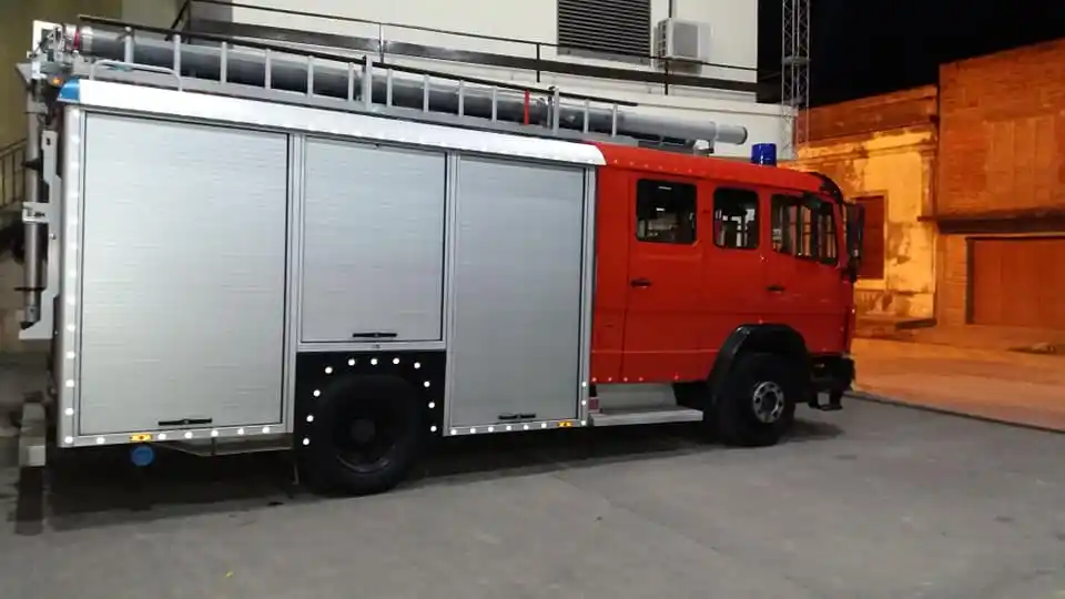 Bomberos Victoria pudieron retirar de Aduana su autobomba holandesa