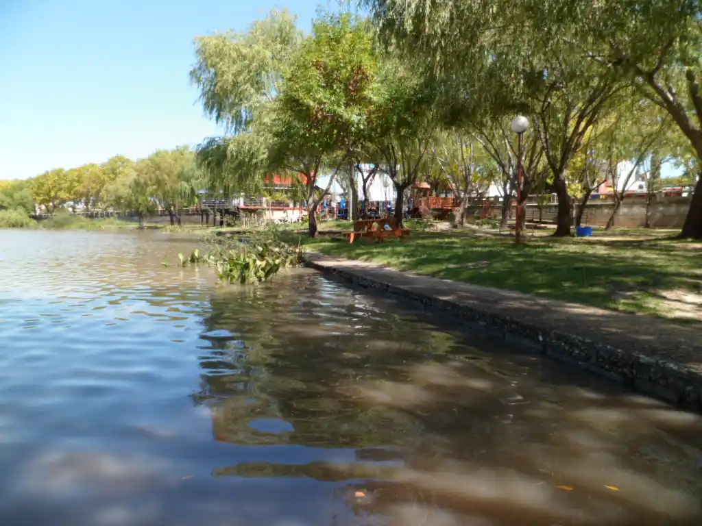 Río Gualeguaychú: 2.30 bajando