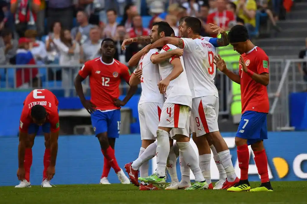 Serbia lo ganó desde la pegada de Kolarov
