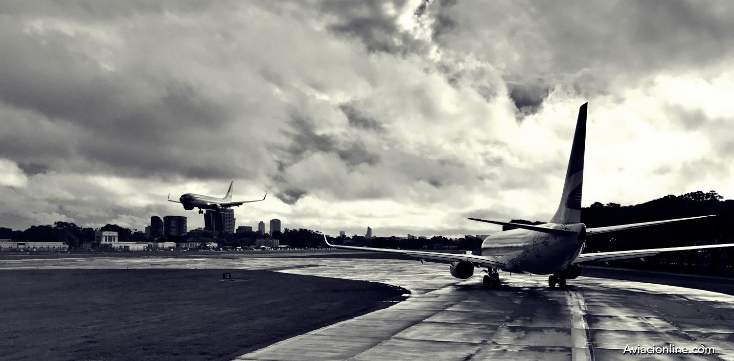 ¿Por qué no podemos bajar del avión con tormenta eléctrica en el aeropuerto?