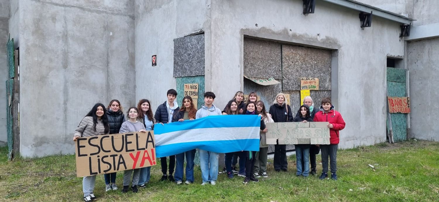 Los alumnos de Escuela Técnica 3 reclamaron por su nuevo edificio.