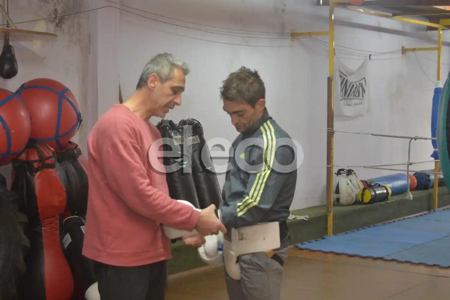 Rueda, asistido por Lester.