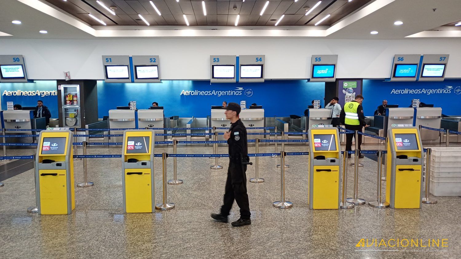 [Fotogalería] El Aeroparque Jorge Newbery al inicio del paro en Aerolíneas Argentinas