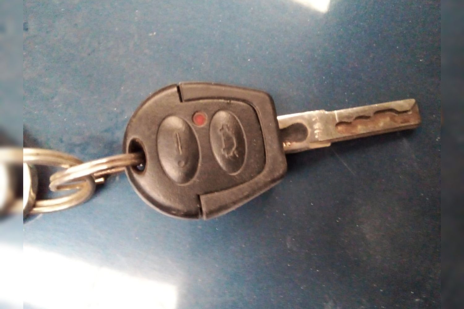 Continúa la búsqueda de la llave de un auto