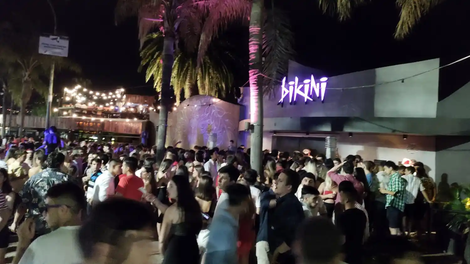 Descontrol total en el acceso a un boliche de la ciudad la noche de navidad