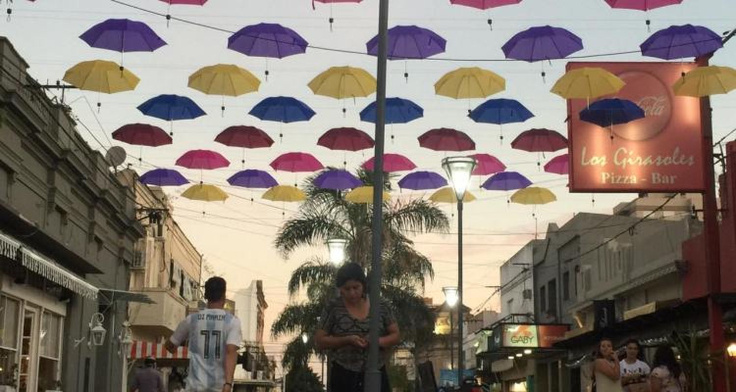 Primera noche de la “Peatonal del Verano”
