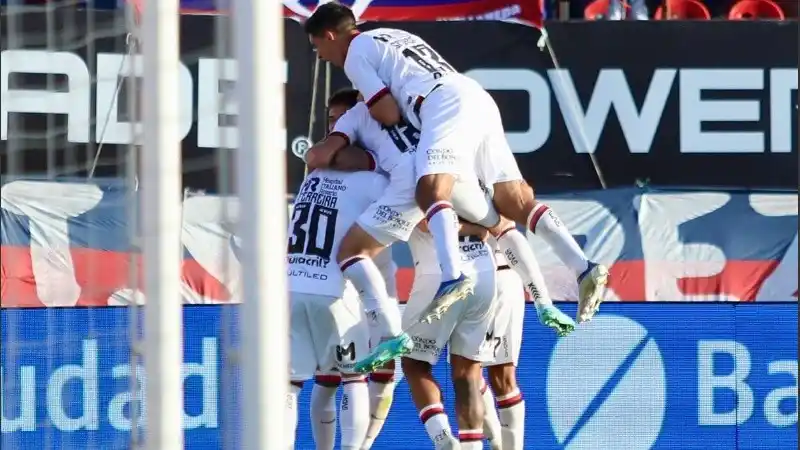 Newell’s derrotó a Tigre y lo complicó en las posiciones