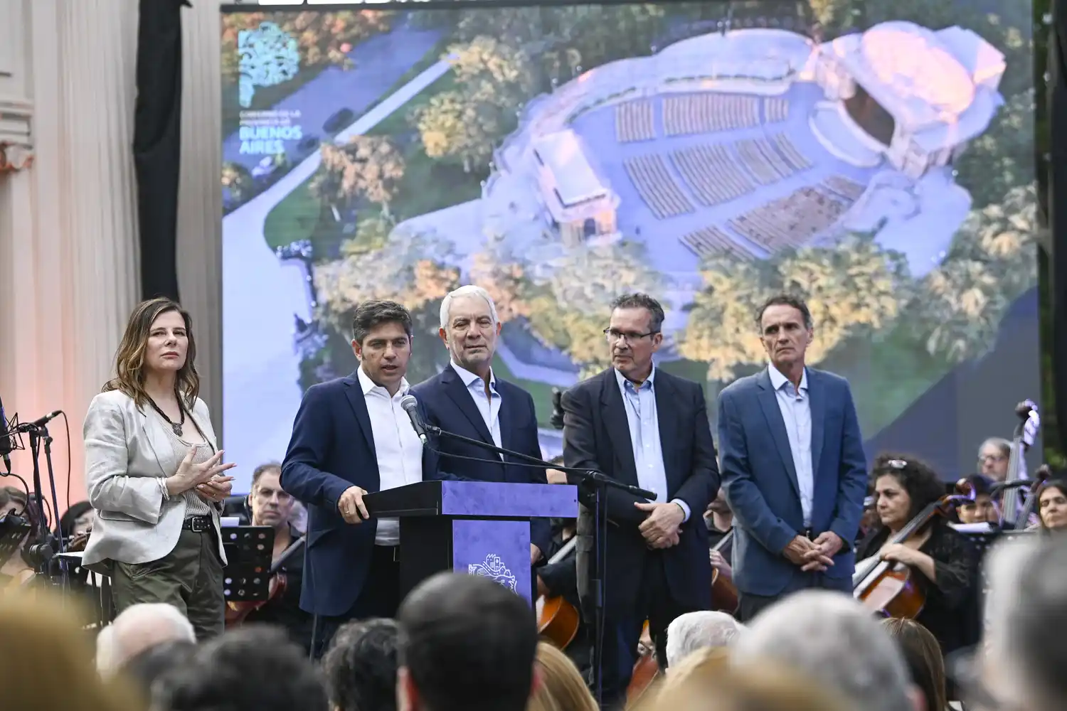 Kicillof encabezó el inicio de las obras de restauración integral del Teatro del Lago