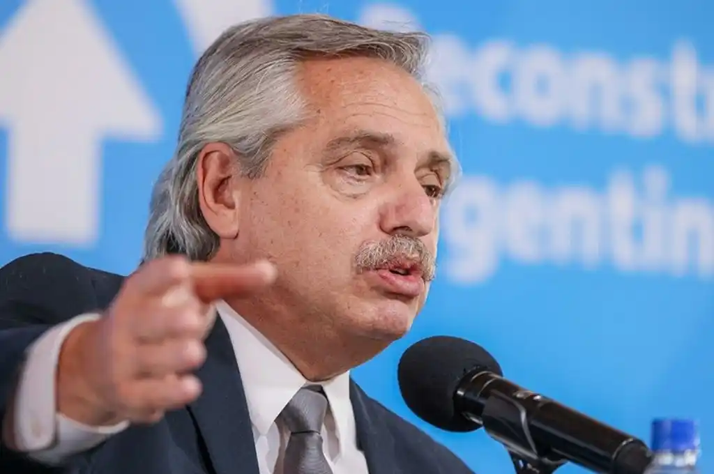 Fernández alertó sobre “la manipulación de opiniones” y sugirió “chequear la realidad”