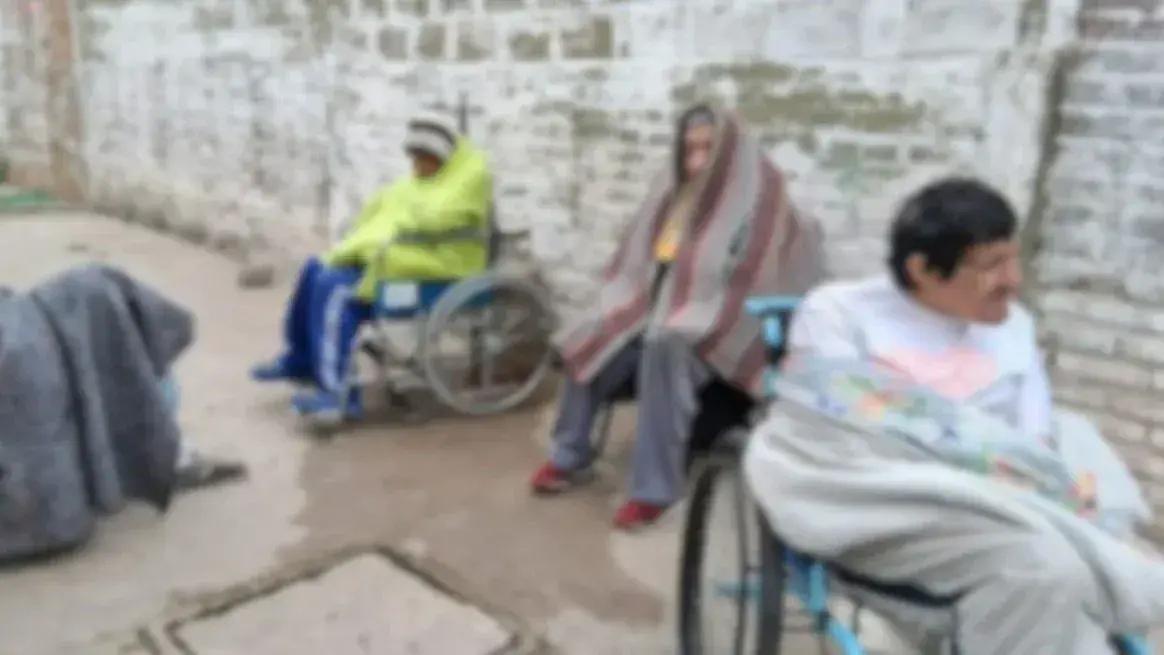 "Los sedaban, les retenían las tarjetas y les comprábamos comida": el duro testimonio de un extrabajador del geriátrico