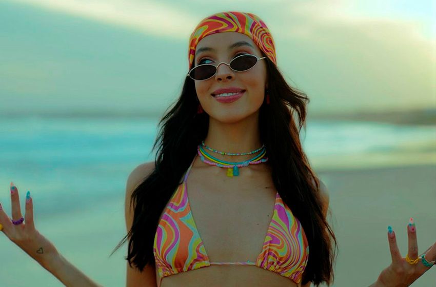 Juli García presenta "Pal Carajo" con Mar del Plata como marco
