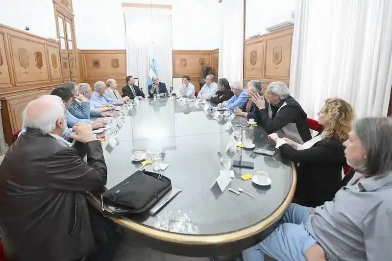 El Gobierno acordó con la CGT revisar en 
Conjunto una parte de la reforma laboral