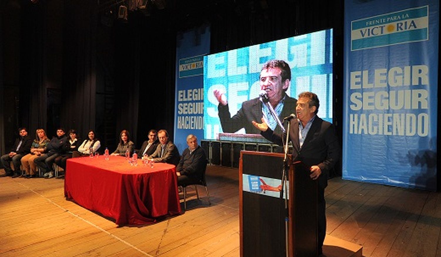 Urribarri pidió el voto para "continuar con el crecimiento en la provincia"
