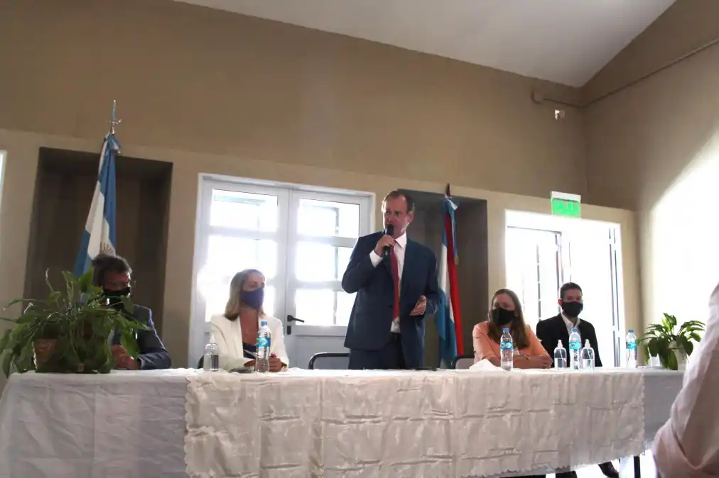 Bordet visitó Gualeguay por obras educativas  