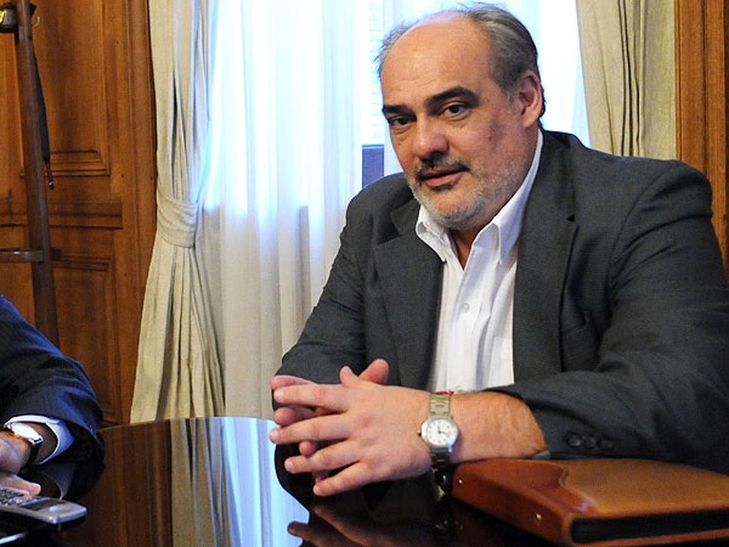 Colombi desdobló las elecciones en Corrientes y serán el 5 de julio