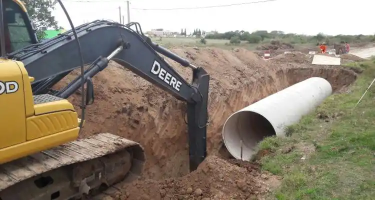 Comenzaron a colocar los tubos de desagüe para el barrio Futuro