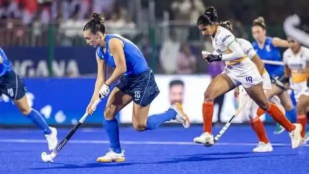 Lunghi, en acción en el partido frente a India.