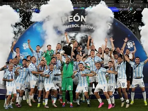 La Academia fue superior a Botafoga y se adjudicó en Río de Janeiro la Recopa Sudamericana 2025.Foto:Conmebol