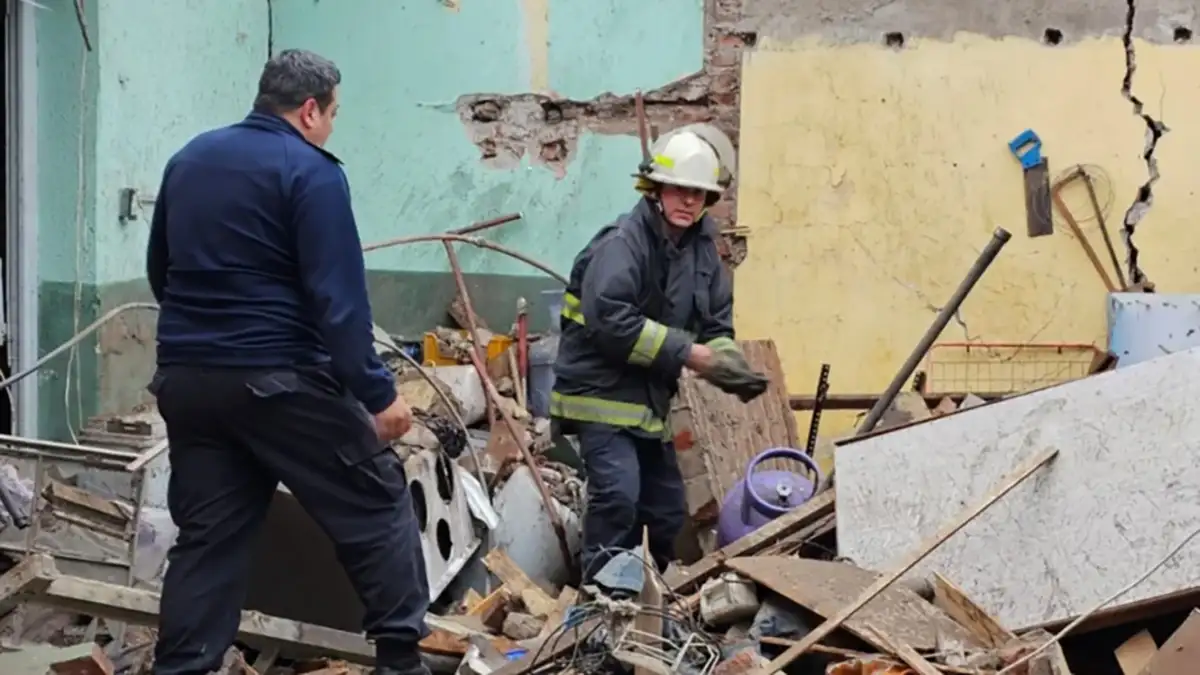 Casa destruida por una explosión en el barrio Villa Harding Green.