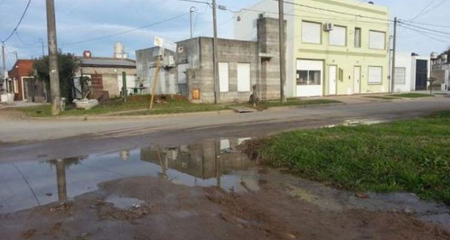 Una laguna en Maestro Reyna y San Martín