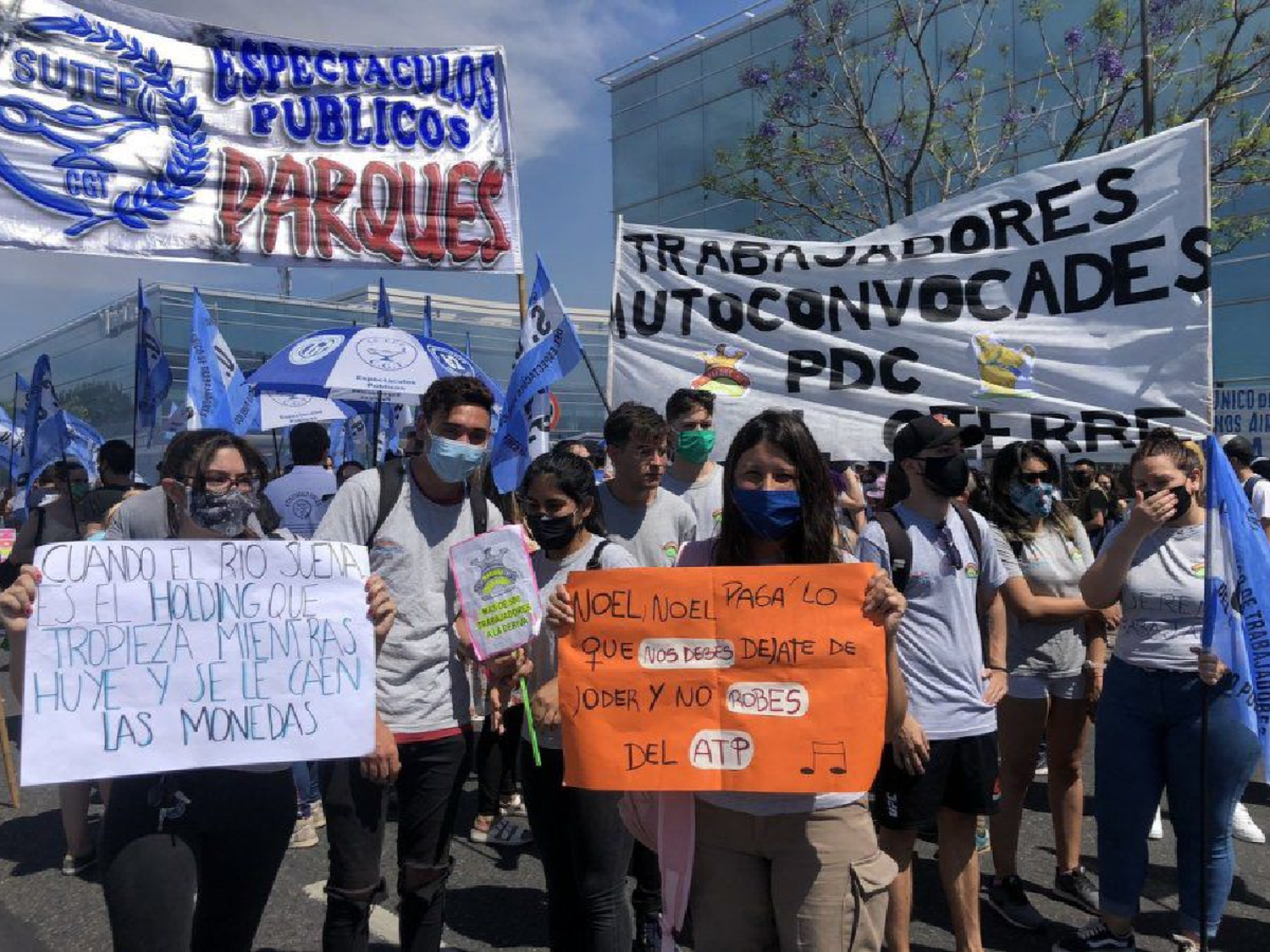 Protestan para evitar el cierre del Parque de la Costa