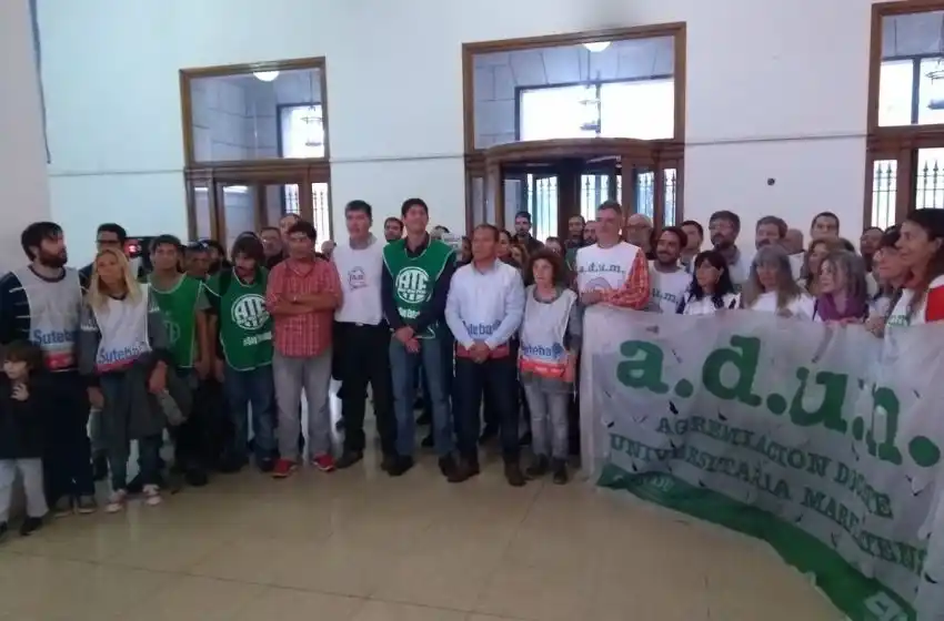 En el paro nacional, los estatales se movilizaron hasta el Municipio