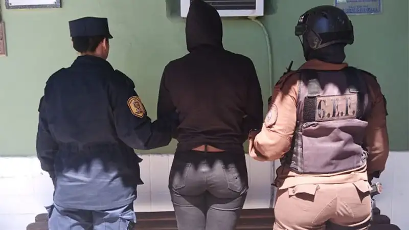 Dos mujeres robaron un departamento y quedaron filmadas: se llevaron $400.000 y una horma de queso