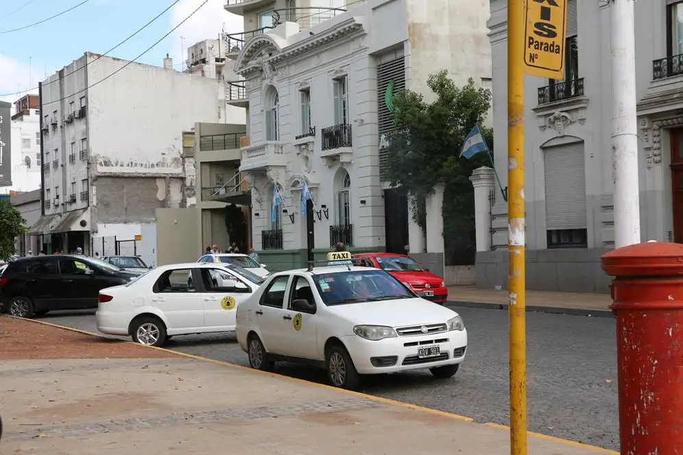 La bajada de bandera de taxis pasó a costar 38 pesos