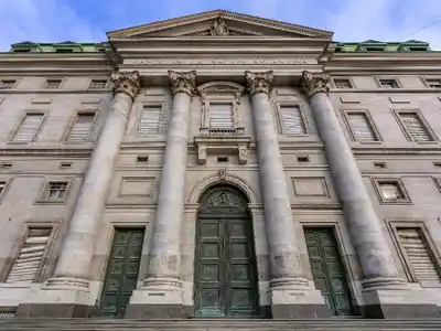 La cotización del dólar en el Banco Nación cayó 75 pesos.