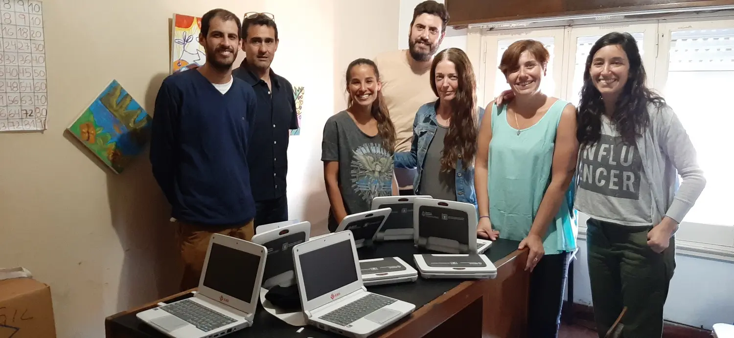 Beneficiarios del programa Envión recibieron notebooks