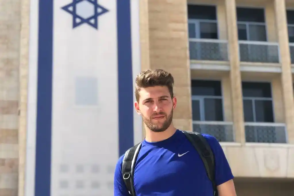 Un futbolista argentino contó la tensión que se vive en Israel por los bombardeos
