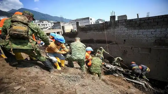 ¡VIVA DE MILAGRO! Venezolana embarazada se salvó del alud que azotó a un sector de Quito