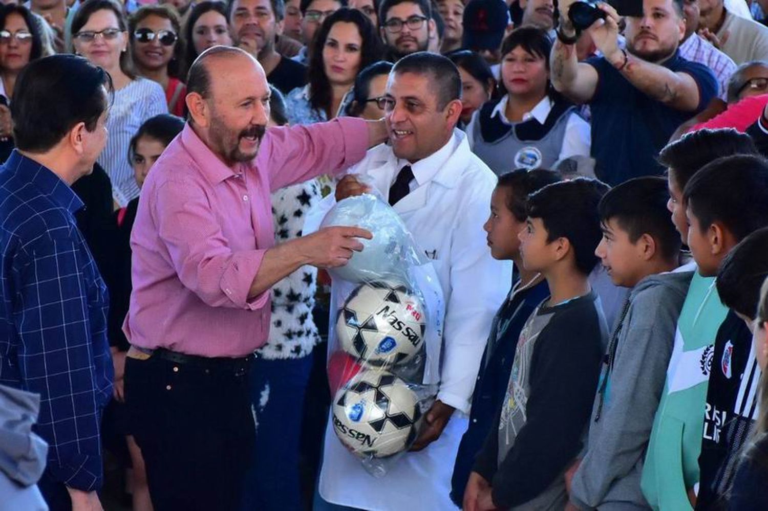 Insfrán: “Yo soy fuerte por la voluntad de 
ustedes que se expresan democráticamente”