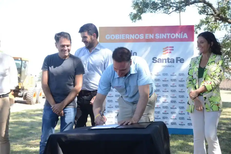 Firma de inicio de los trabajos en la Avenida Circunvalación de Venado Tuerto