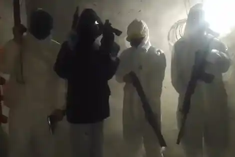 "Estás disfrazados como si estuvieran en la Casa de Papel o en Breaking Bad", ironizó Del Frade sobre los integrantes del video.