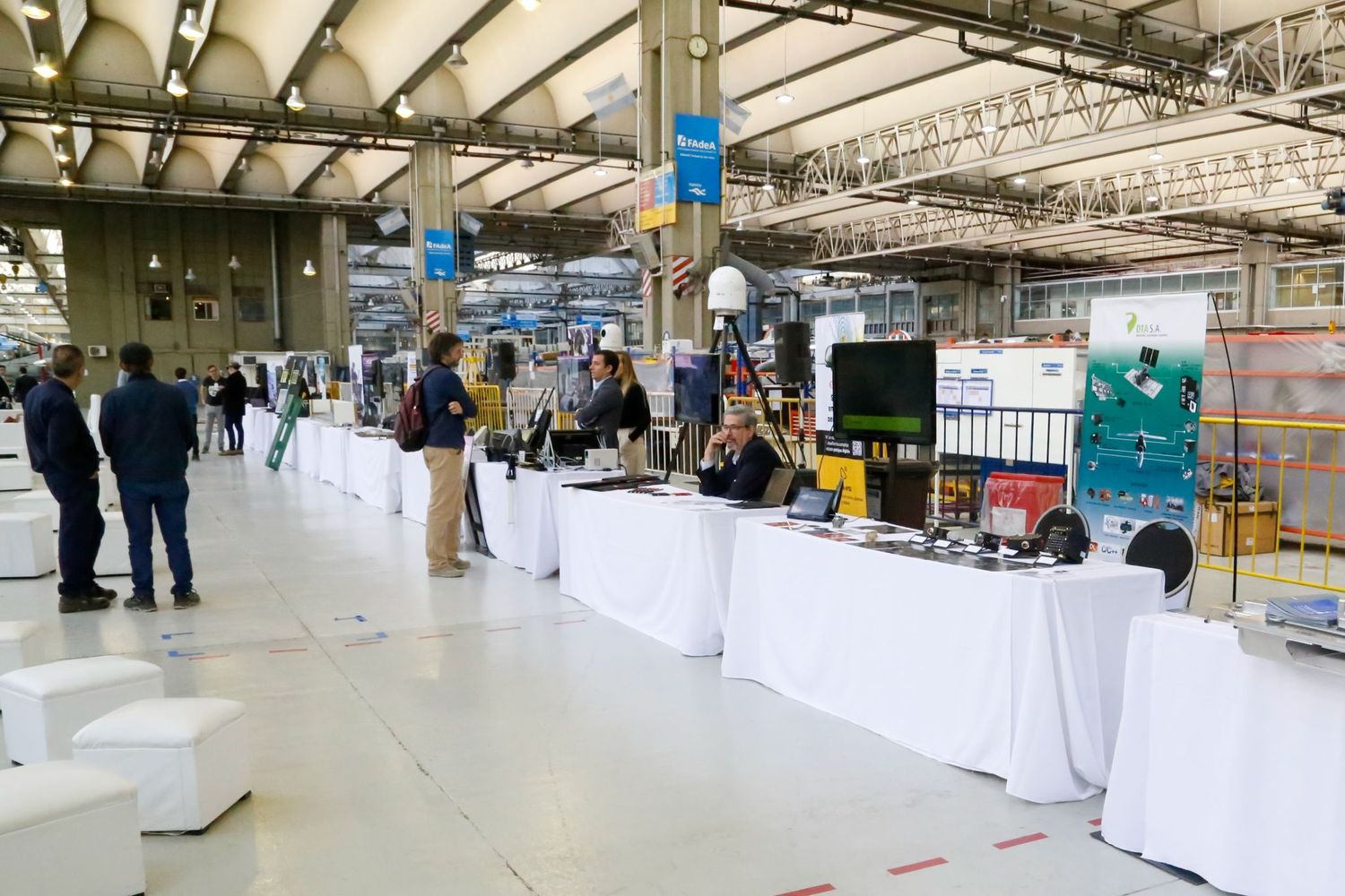 Más de 30 empresas argentinas vinculadas a la industria aeroespacial participaron de jornada en FAdeA