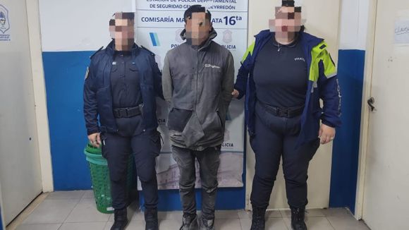 Vecinos retuvieron a un joven que intentó robar herramientas en una construcción