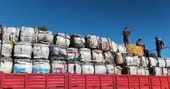 Compromiso ambiental: Larroque recicló casi 17 mil kilos de plásticos en lo que va de junio