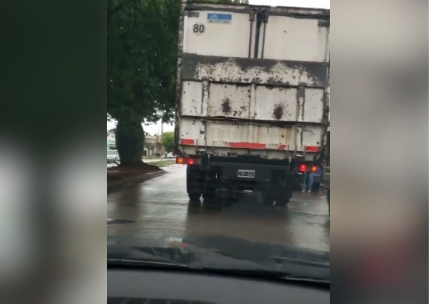 Furia con camionero: ¿Lilí podía pasar?