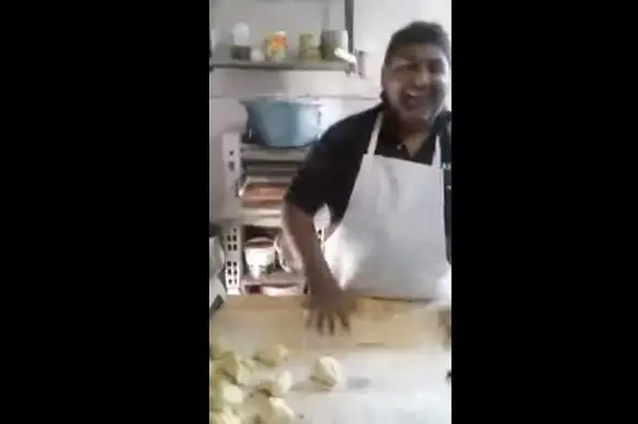 "Si no te hubieras ido CFK, sería tan feliz", la canción viral de un panadero 