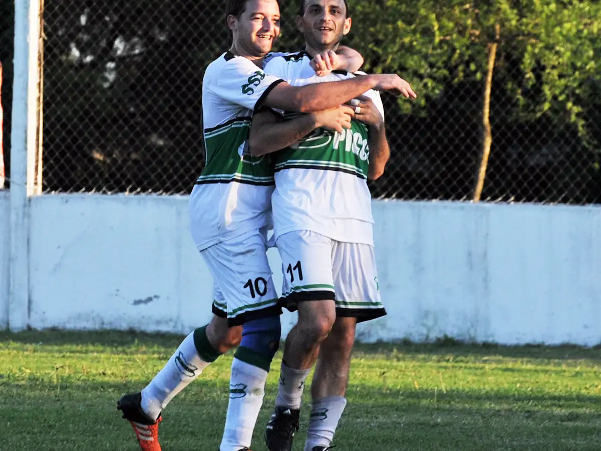 Van por el título