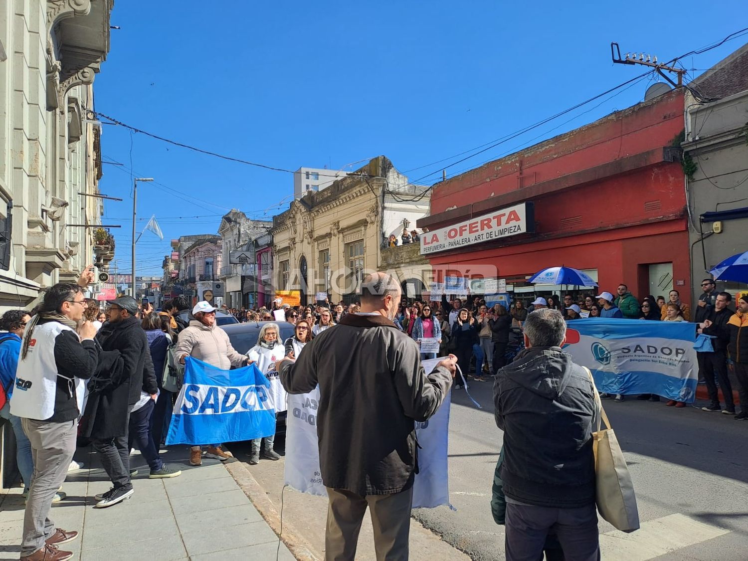 Abrazo a la universidad pública en el centro de la ciudad