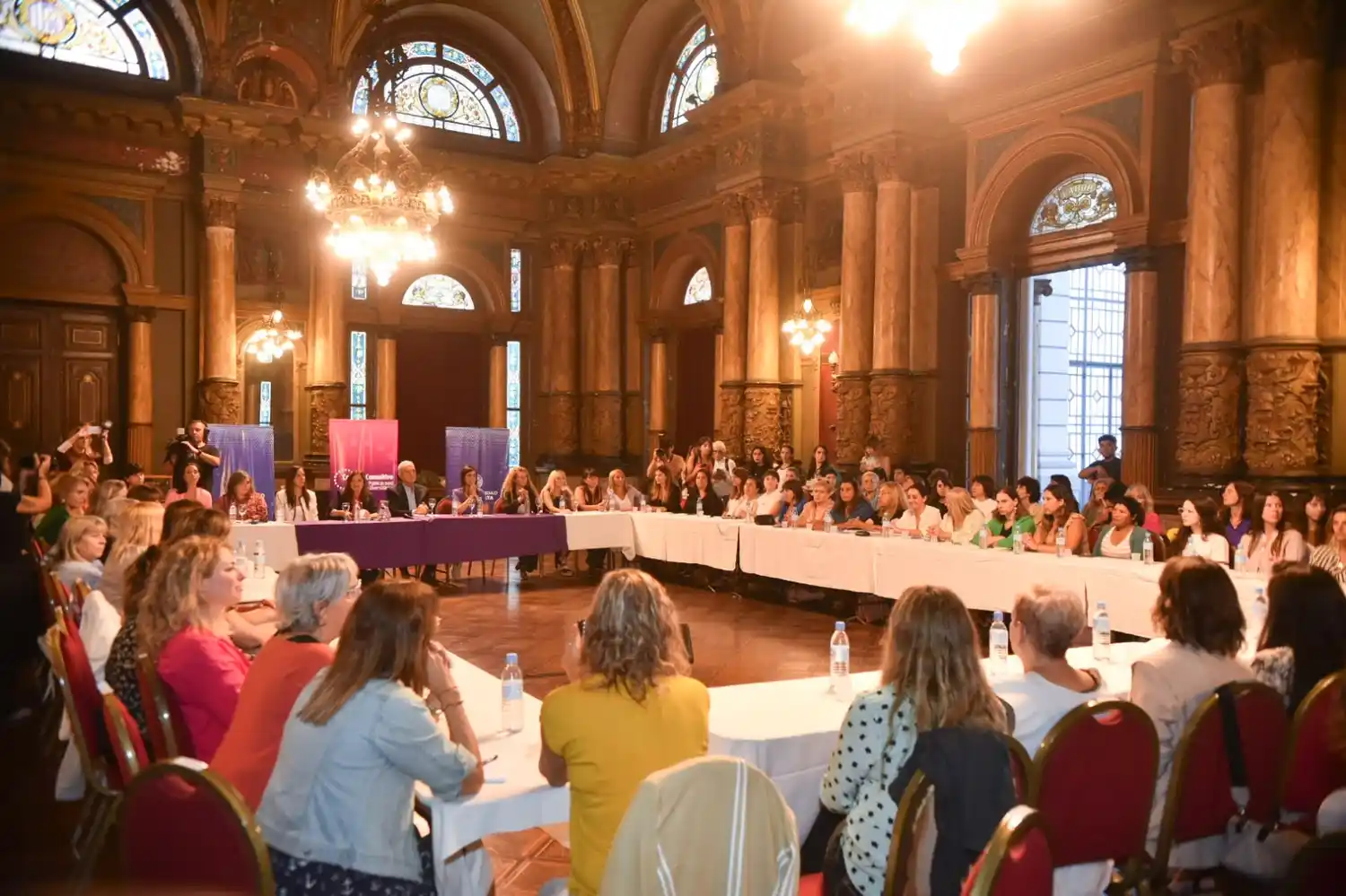 Participaron funcionarias y referentas de más de 50 instituciones locales.