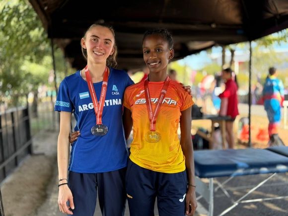 Sofía Fregona ganó la plata en el Iberoamericano U18 y batió su récord
