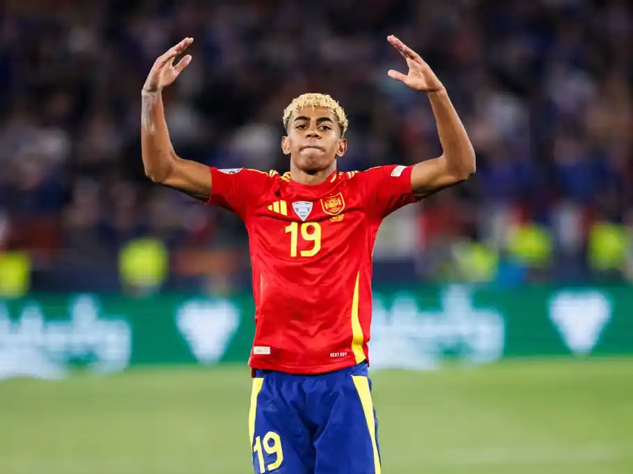 El joven español es una de las figuras de la "Roja"