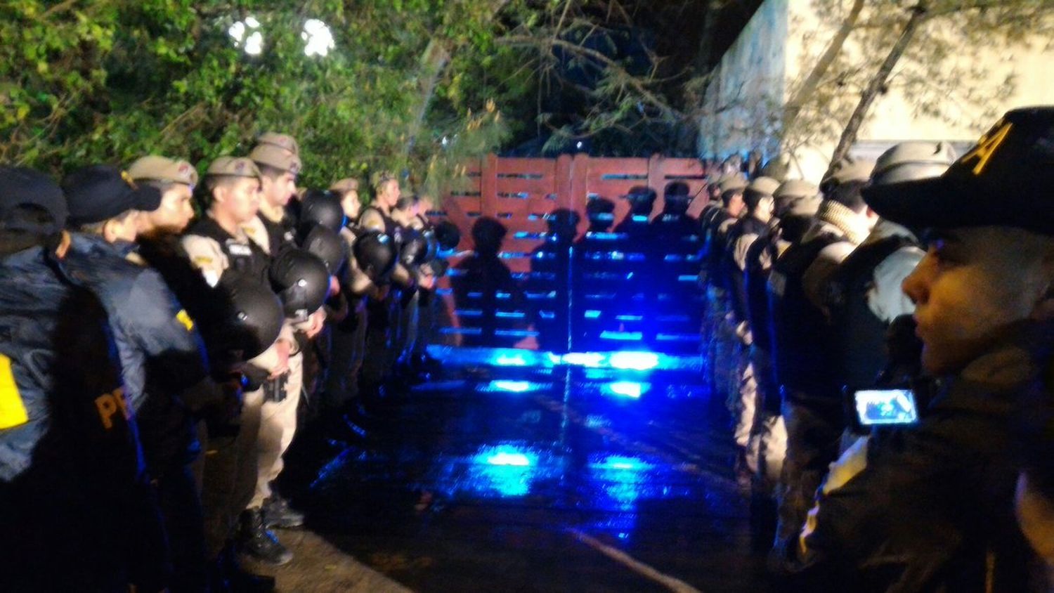 Se entregó el "Pata" Medina y también detuvieron a su hijo, su sobrino y su cuñado