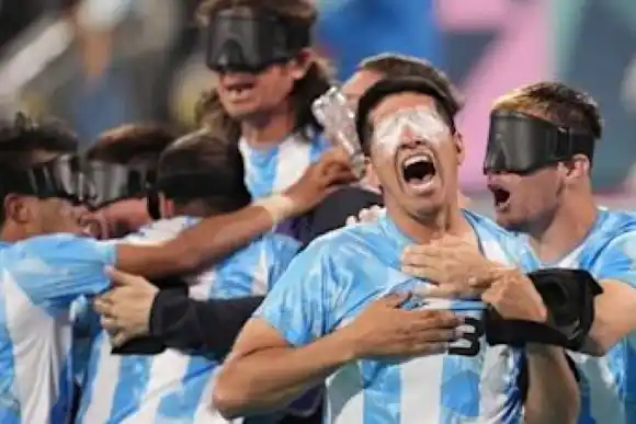 Los Murciélagos vencieron a Brasil e irán por la dorada