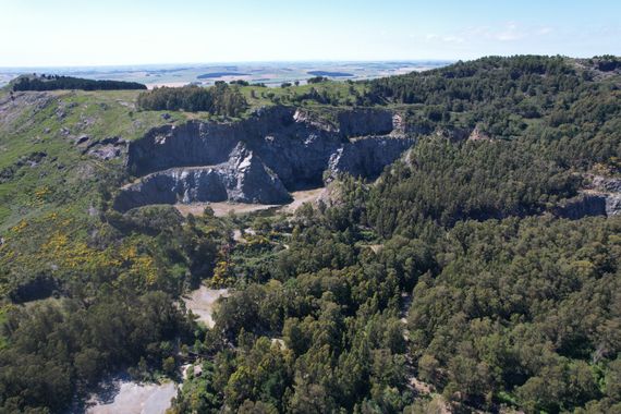 Canteras abandonadas, millones de pesos en juego y un pasivo ambiental para el futuro