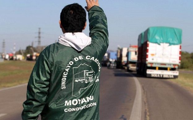 El paro de camioneros afectará la distribución de caudales y combustibles